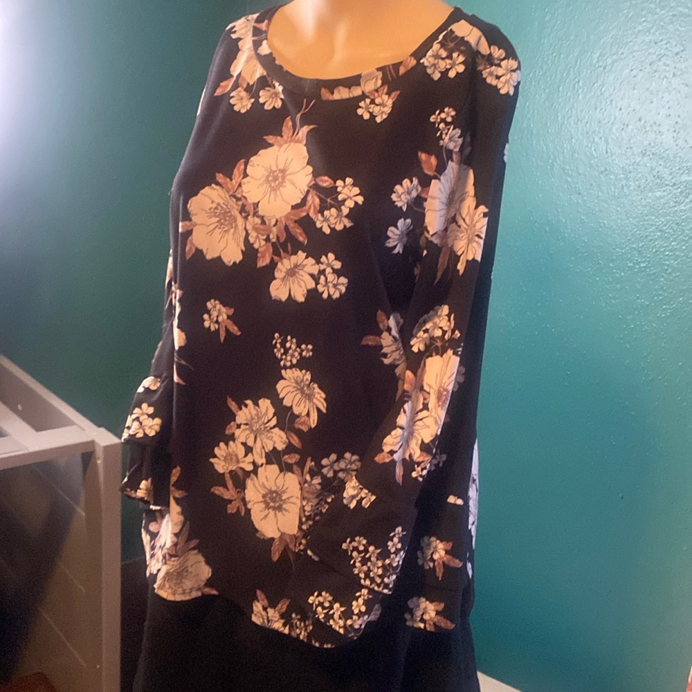 Women’s size m blows cute witchy boho vibes